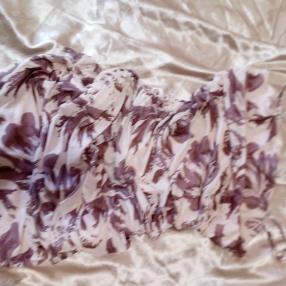 Floral Ruched Dress - Picture 4 of 5